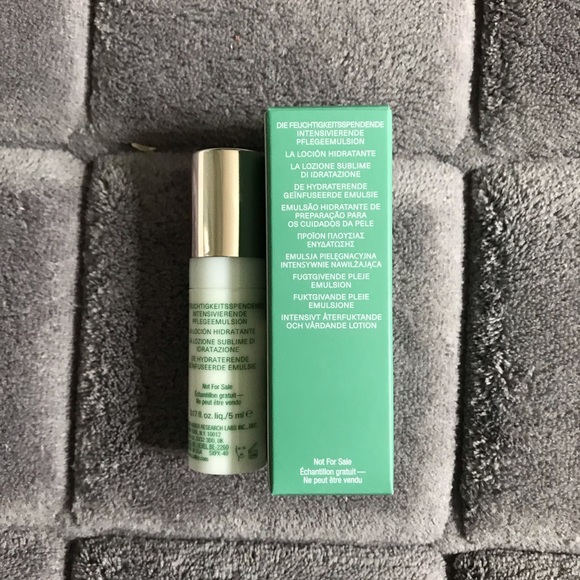 LA MER The Hydrating Infused Emulsion-5ml Travel Pump - Picture 2 of 2